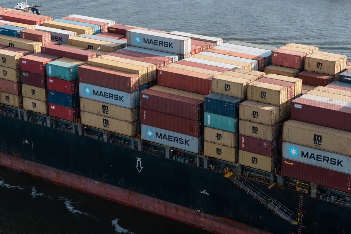 Container ship with shipping containers